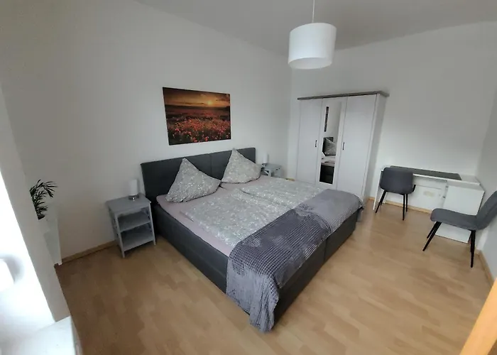 Wohnung In Oberhausen: Zentral & Ruhig, Eigener Eingang